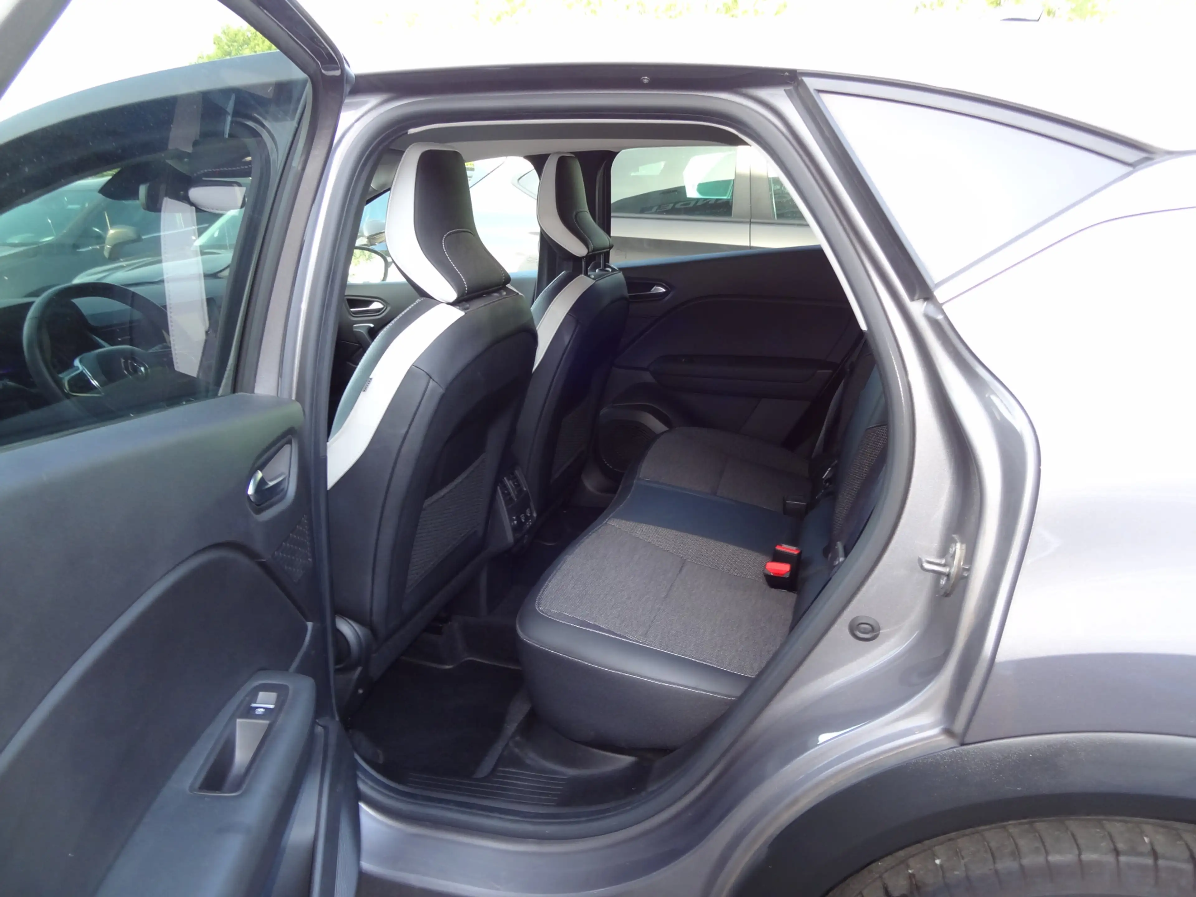Renault Captur 1.6 E-Tech Hybrid 145 Intens — photo 7
