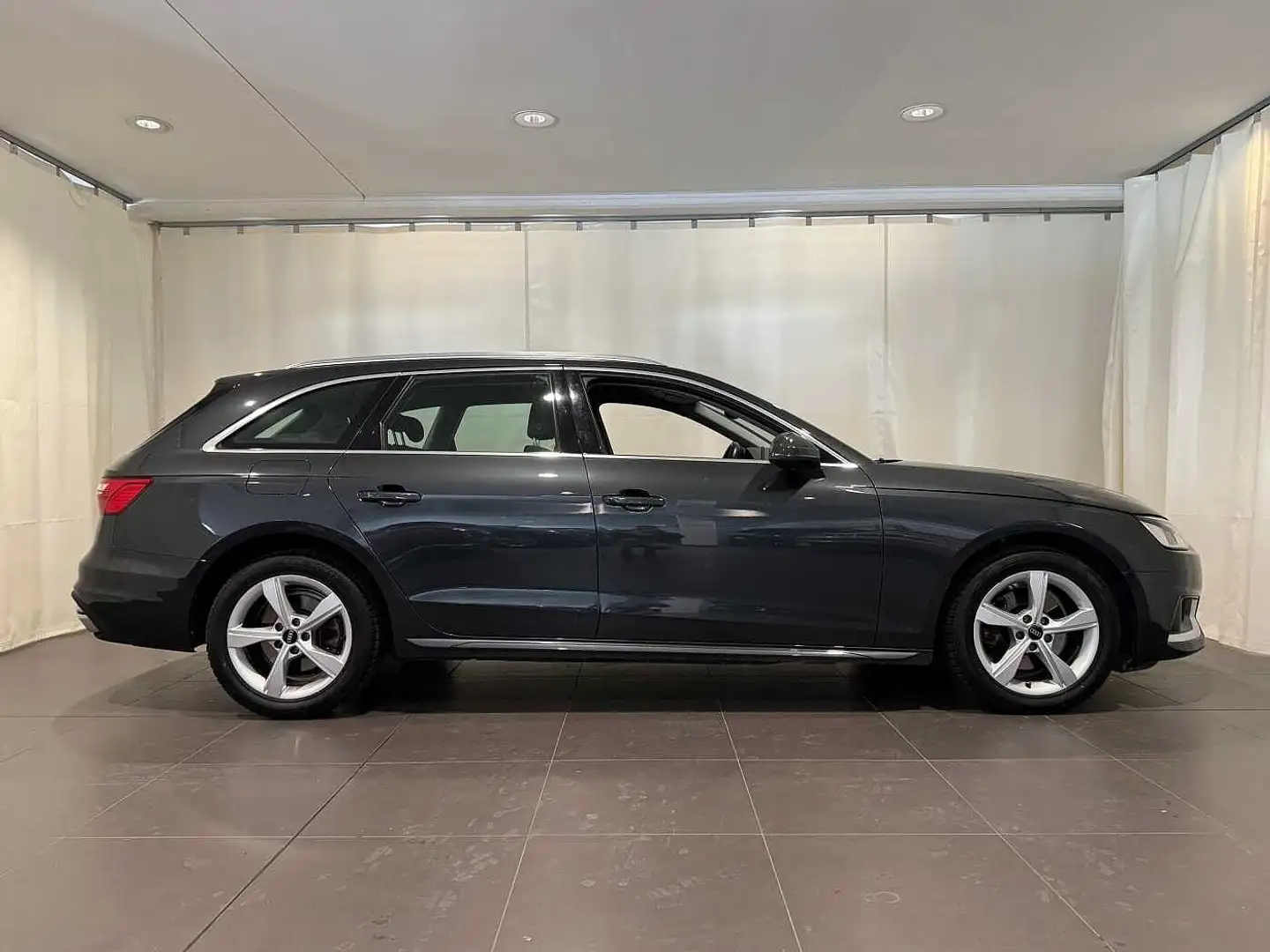 Audi A4 5ª serie Avant 30 TDI/136 CV S tronic Business Adv Grigio - 2