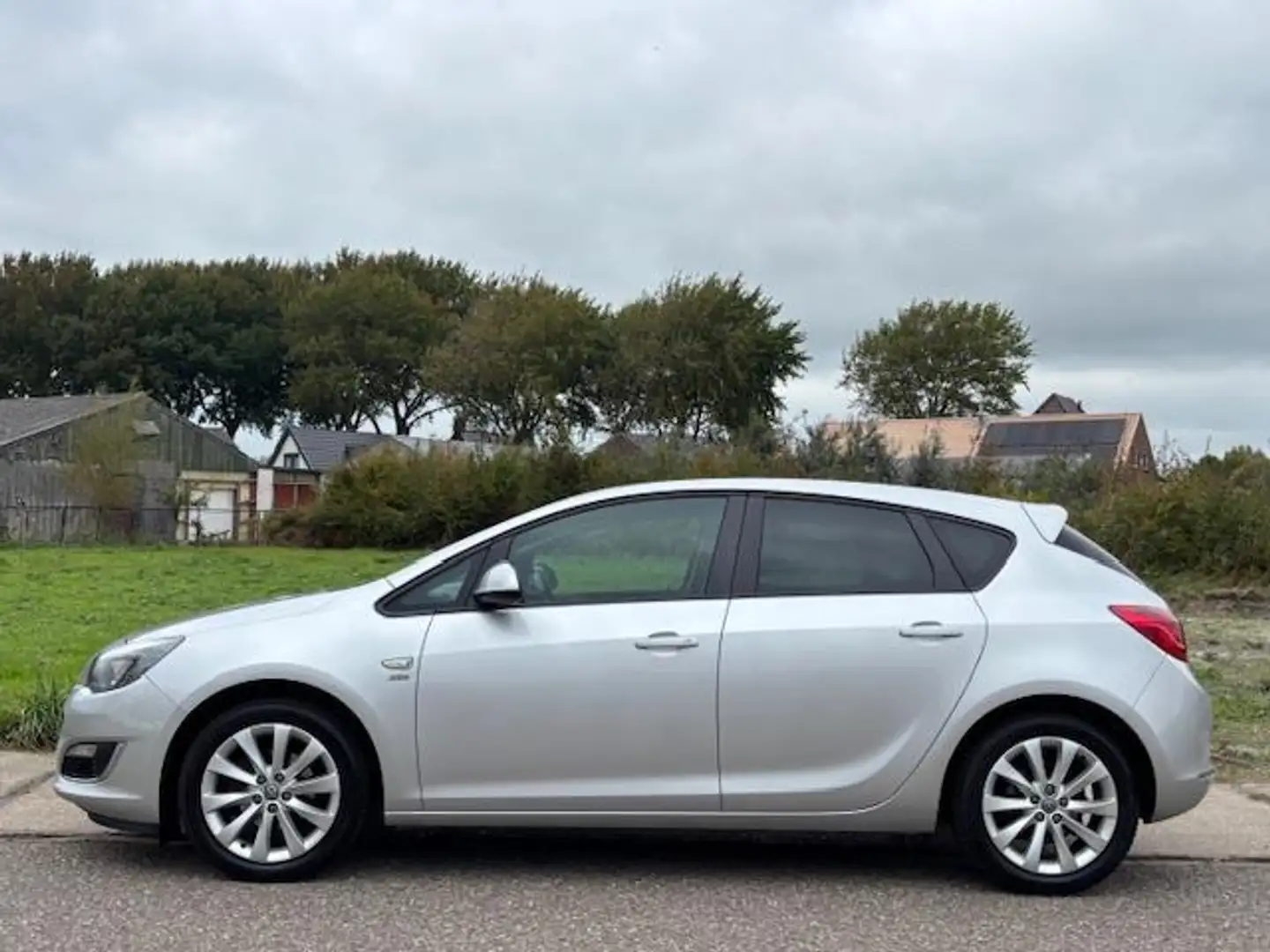 Opel Astra 1.4 Turbo Cosmo 5-Drs 140PK! ECC Audio-CD/MP3 LMV Grijs - 2