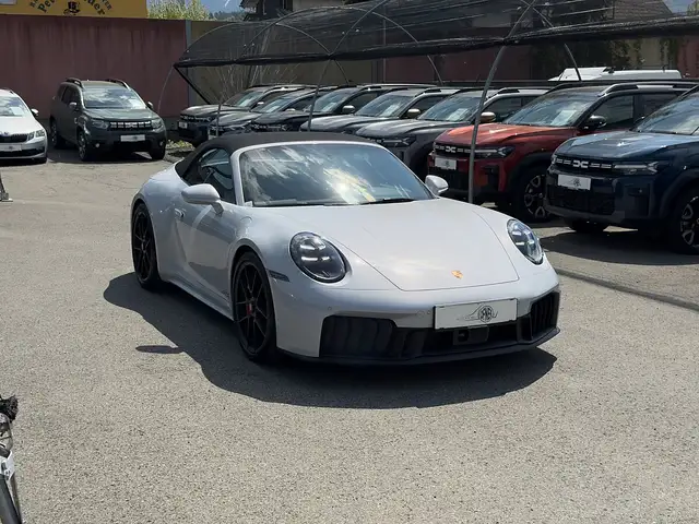 Porsche 911 Carrera 4 Cabrio GTS PDK ACC Matrix-LED BOSE Ansicht 3