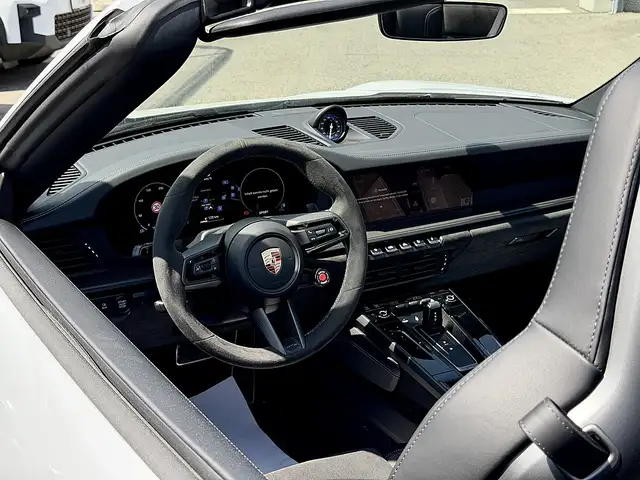 Porsche 911 Carrera 4 Cabrio GTS PDK ACC Matrix-LED BOSE Ansicht 11