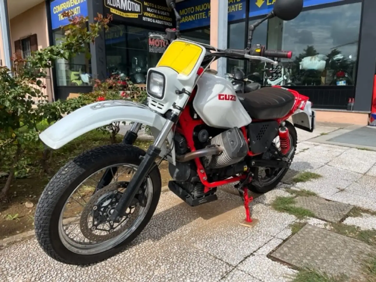 Moto Guzzi V 75 Blanc - 2