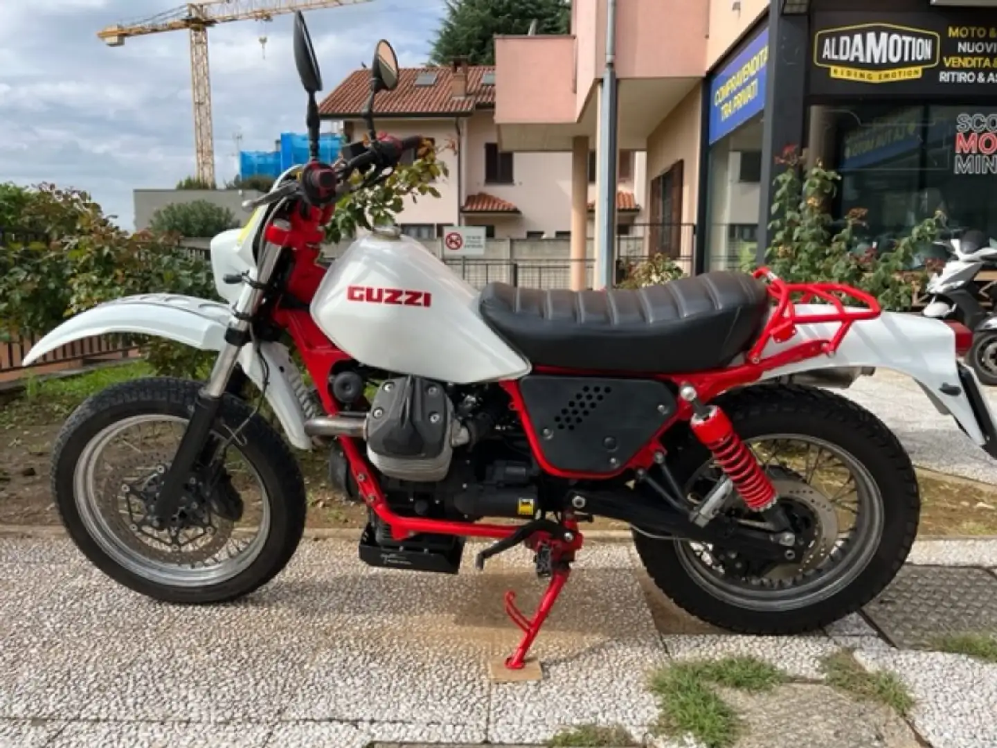 Moto Guzzi V 75 Blanc - 1