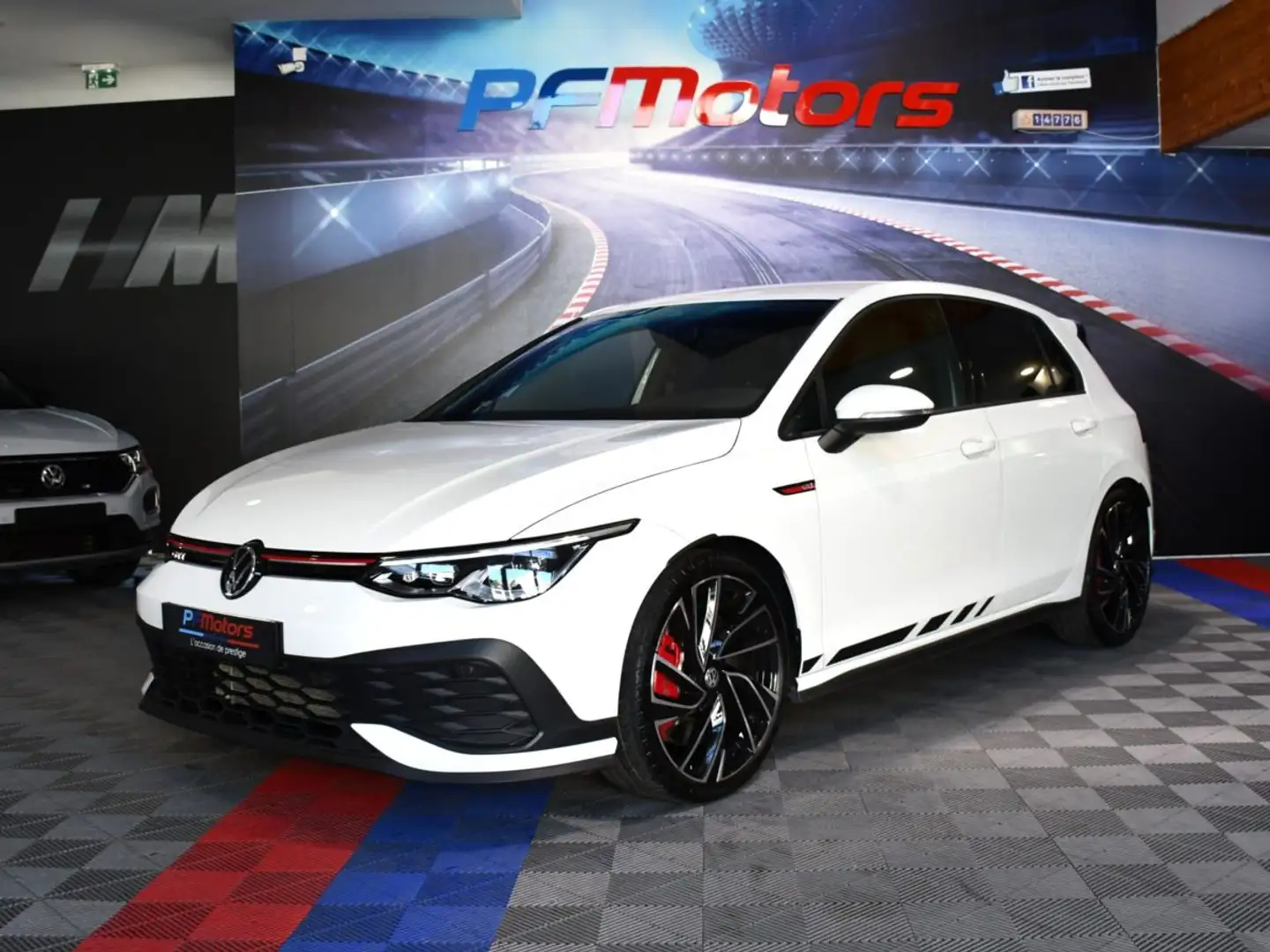Volkswagen Golf 8 GTI Clubsport 2.0 TSI 300 DSG GPS Mode Virtual ACC Caméra Induction Lumière d’ambiance Front Lane JA 19 Blanc - 1