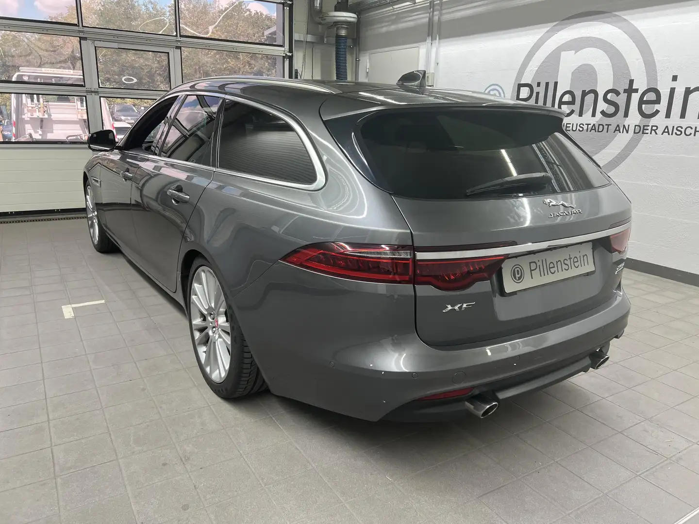 Jaguar XF SPORTBRAKE AWD PANO+19"+LEDER+360°+VOLL Grau - 2