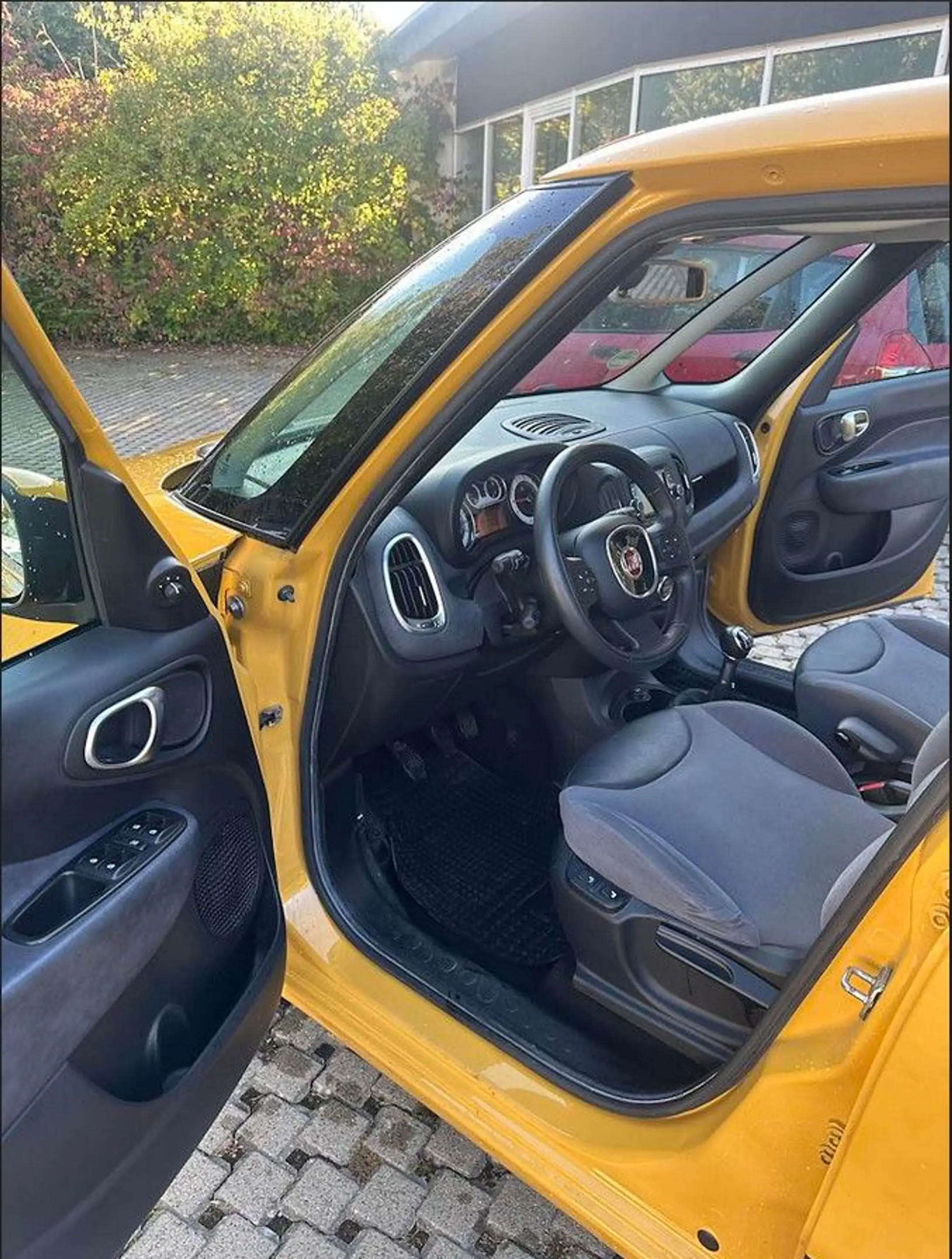 Fiat 500L Lounge — photo 8