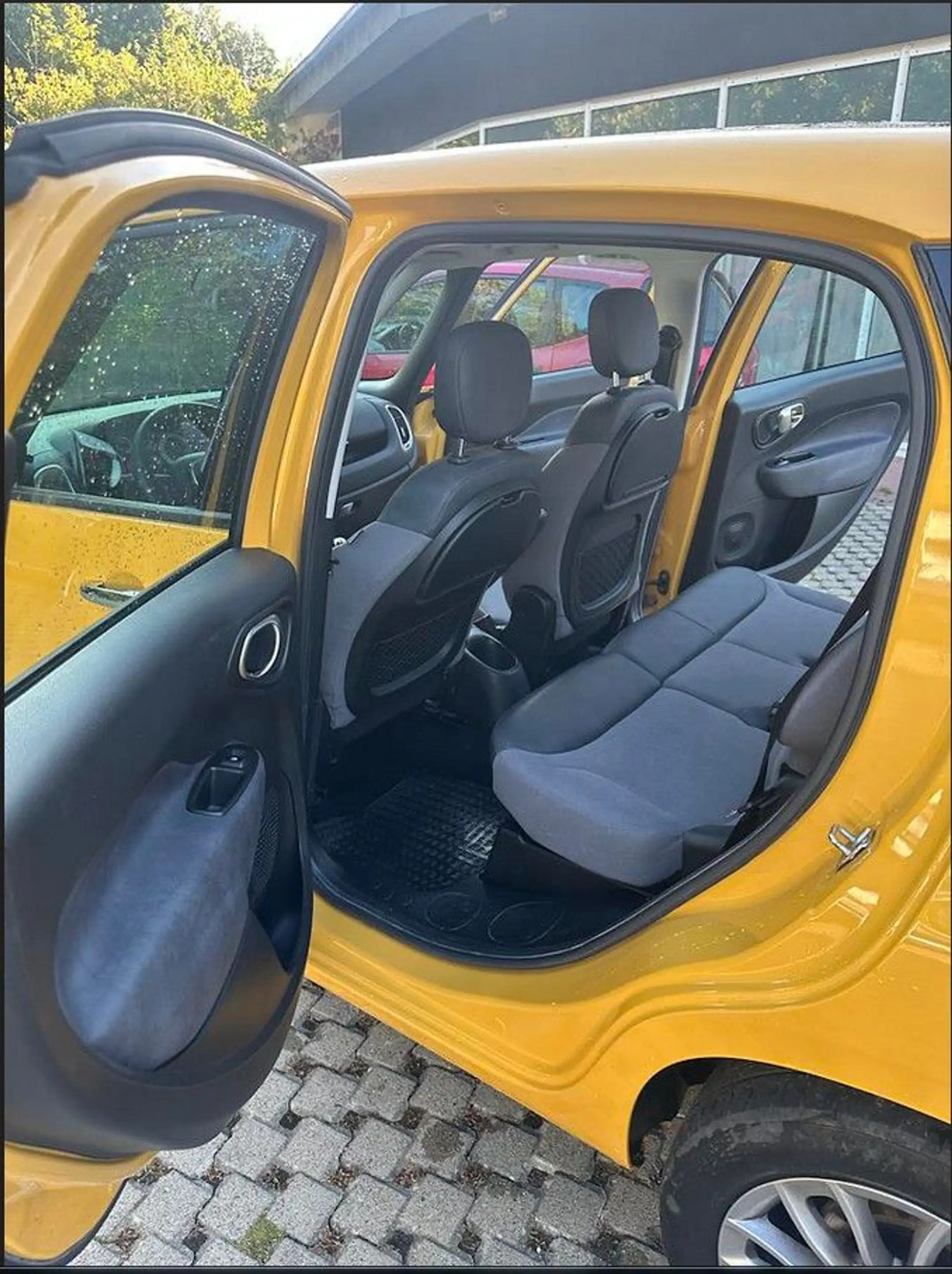 Fiat 500L Lounge — photo 11