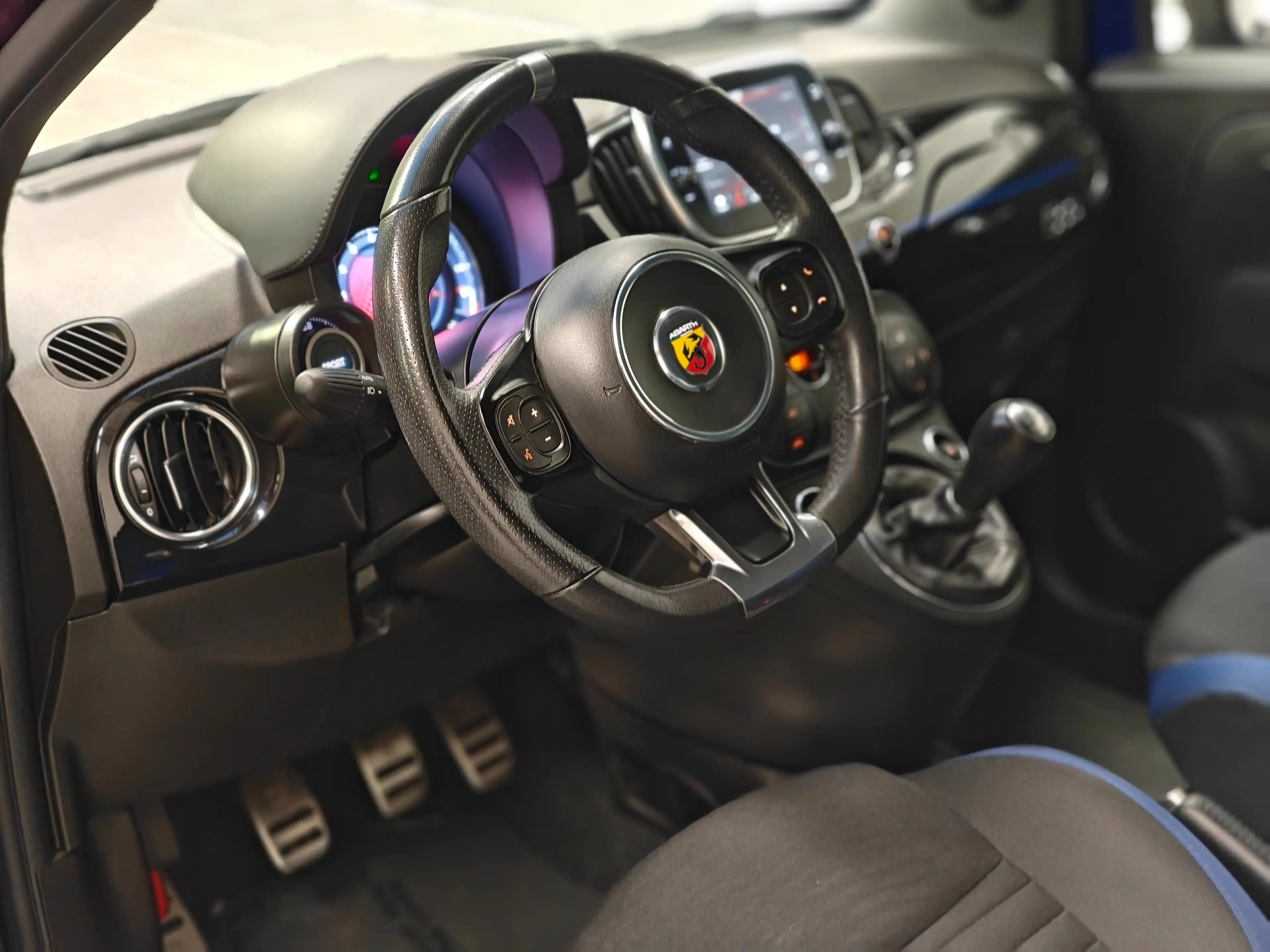 Abarth 595 1.4 T-Jet MonsterEnergyYamaha-1/2000-Apple Carplay — photo 6
