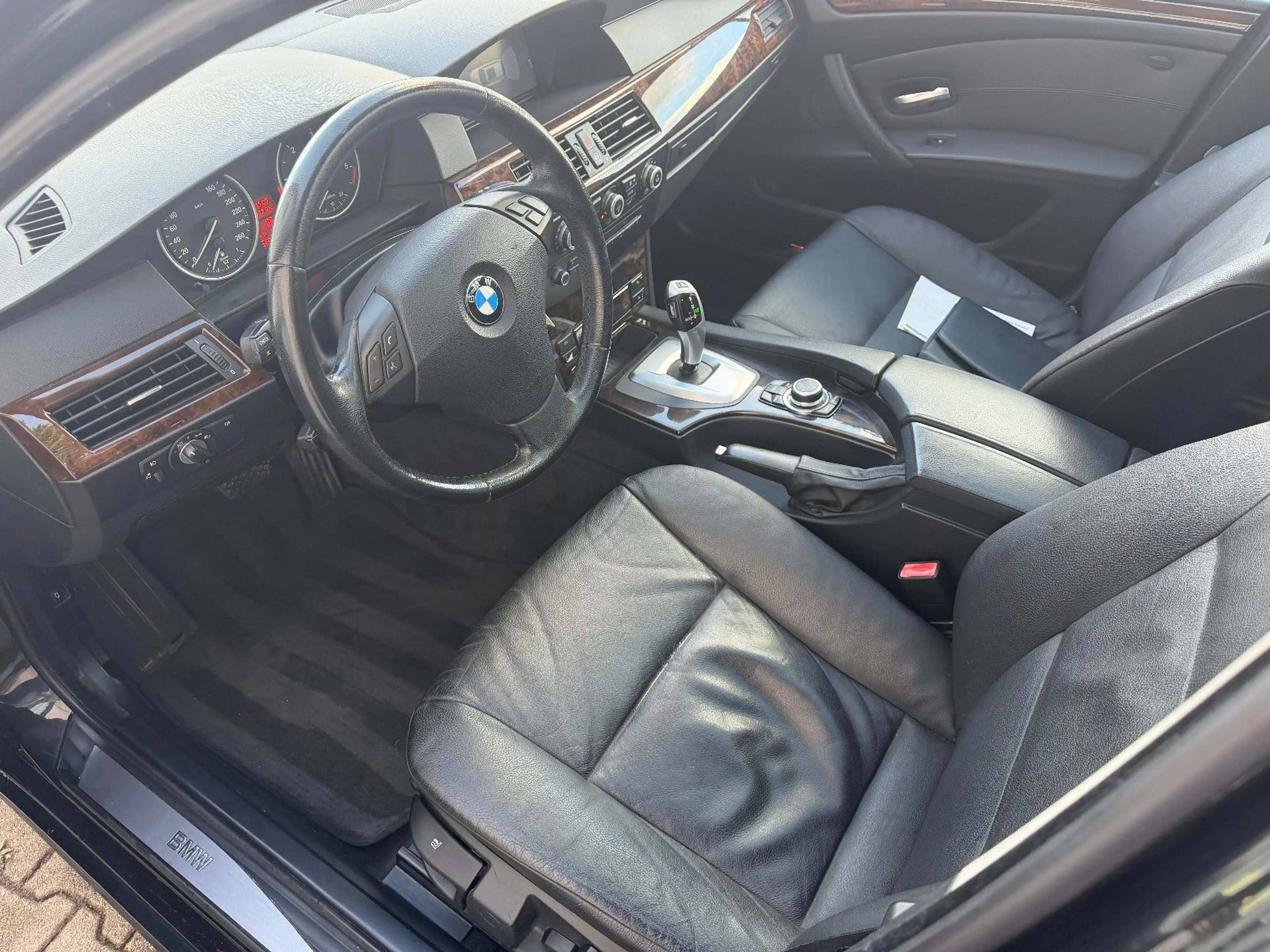BMW 525 d Touring Edition Exclusive — photo 9
