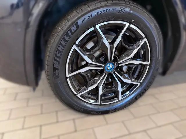 BMW X3 view 3