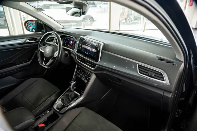 Volkswagen T-Roc view 10