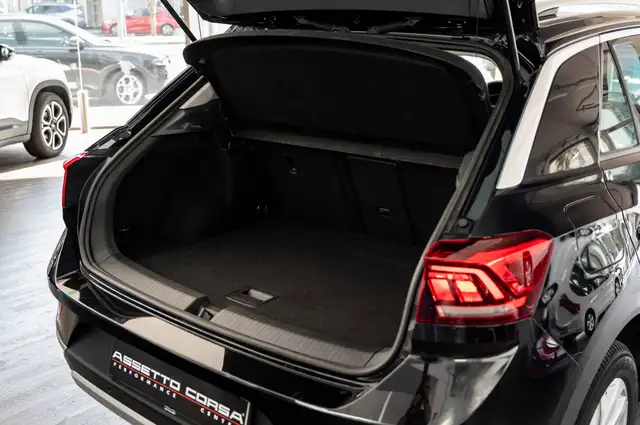 Volkswagen T-Roc view 15