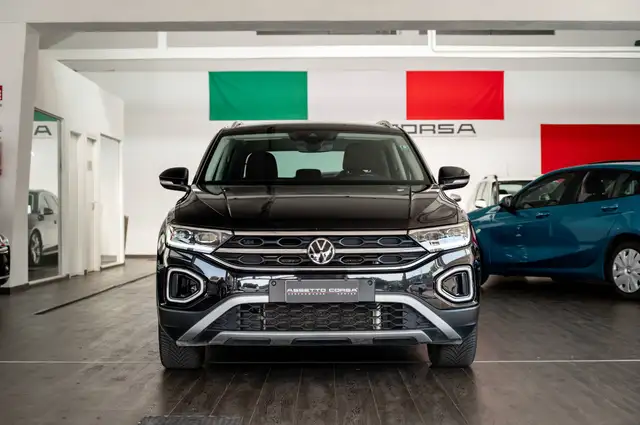 Volkswagen T-Roc view 2