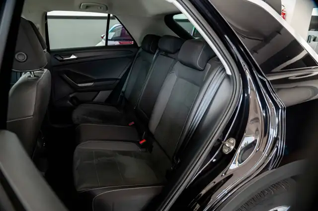Volkswagen T-Roc view 13