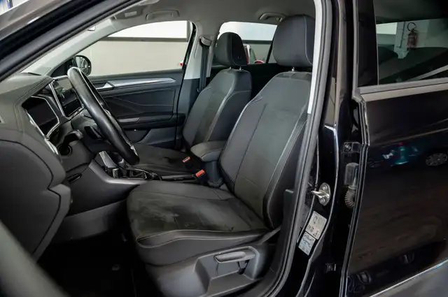 Volkswagen T-Roc view 7