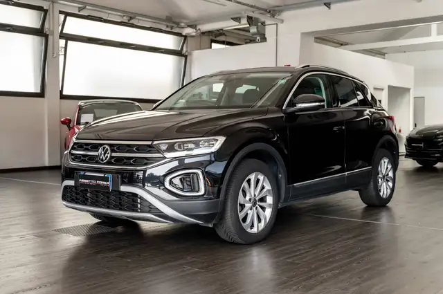 Volkswagen T-Roc view 3