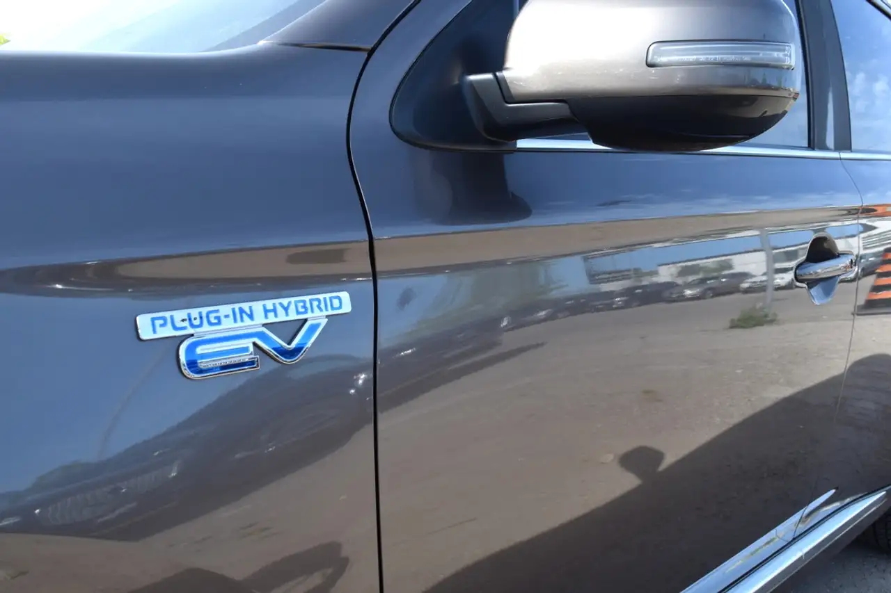 Mitsubishi Outlander снимка Mitsubishi Outlander
