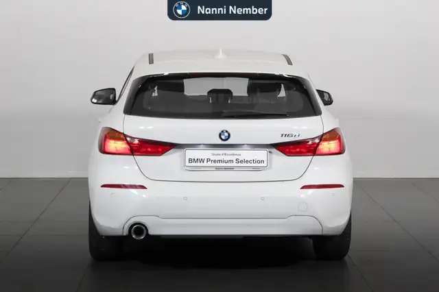 BMW 1 Series view 4