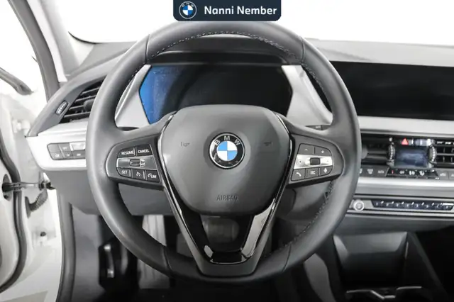 BMW 1 Series view 10