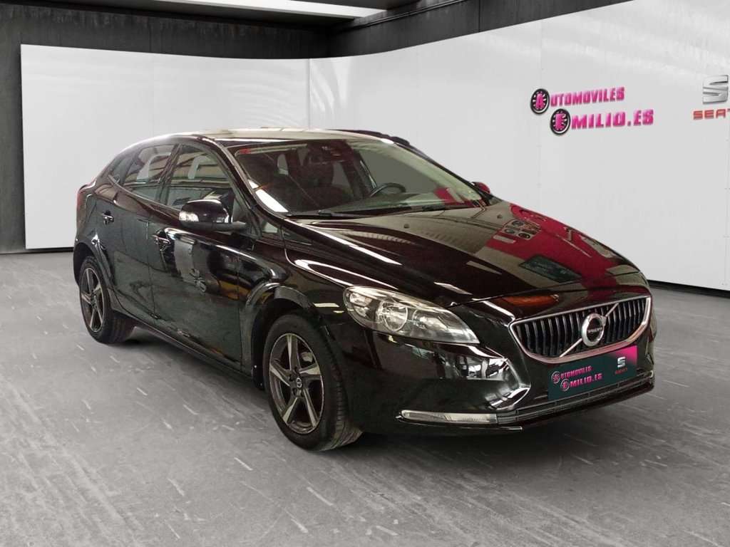 Volvo V40 D2 R-Design Momentum 120 - foto 1