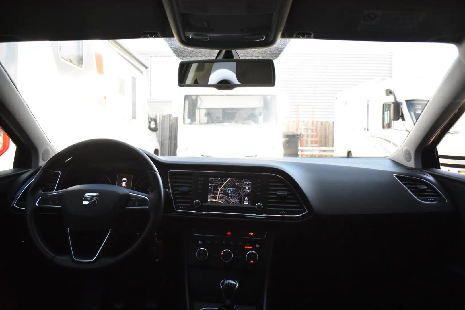 SEAT Leon 1.4 TSI Style NAVI, CRUISE, STOELVERWARMING, PDC Zwart - 2