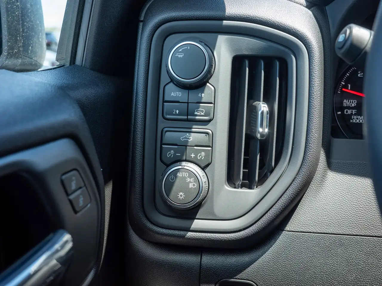 Chevrolet Silverado 1500 снимка Chevrolet Silverado 1500