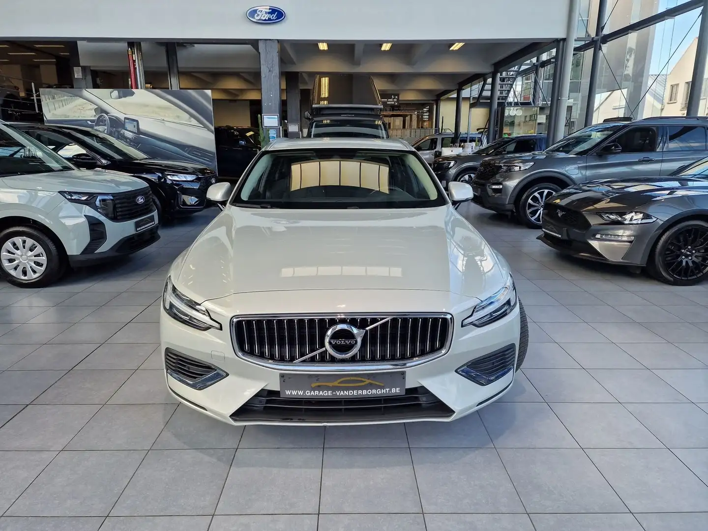 Volvo V60 PLUG-IN HYBRID AWD AUTOMAAT Blanc - 2