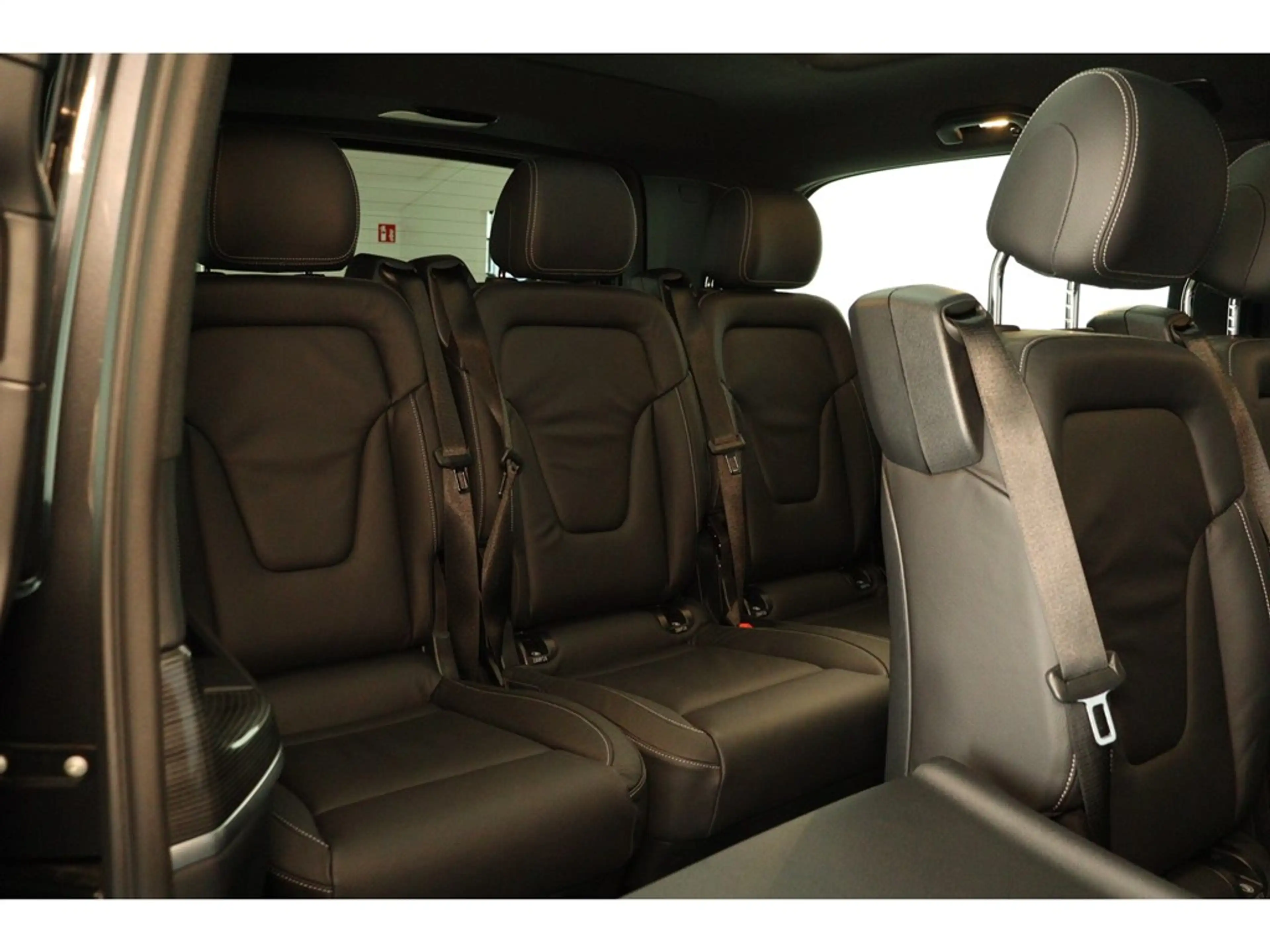 Mercedes-Benz EQV 300 204pk Avantgarde Pack Design — photo 13