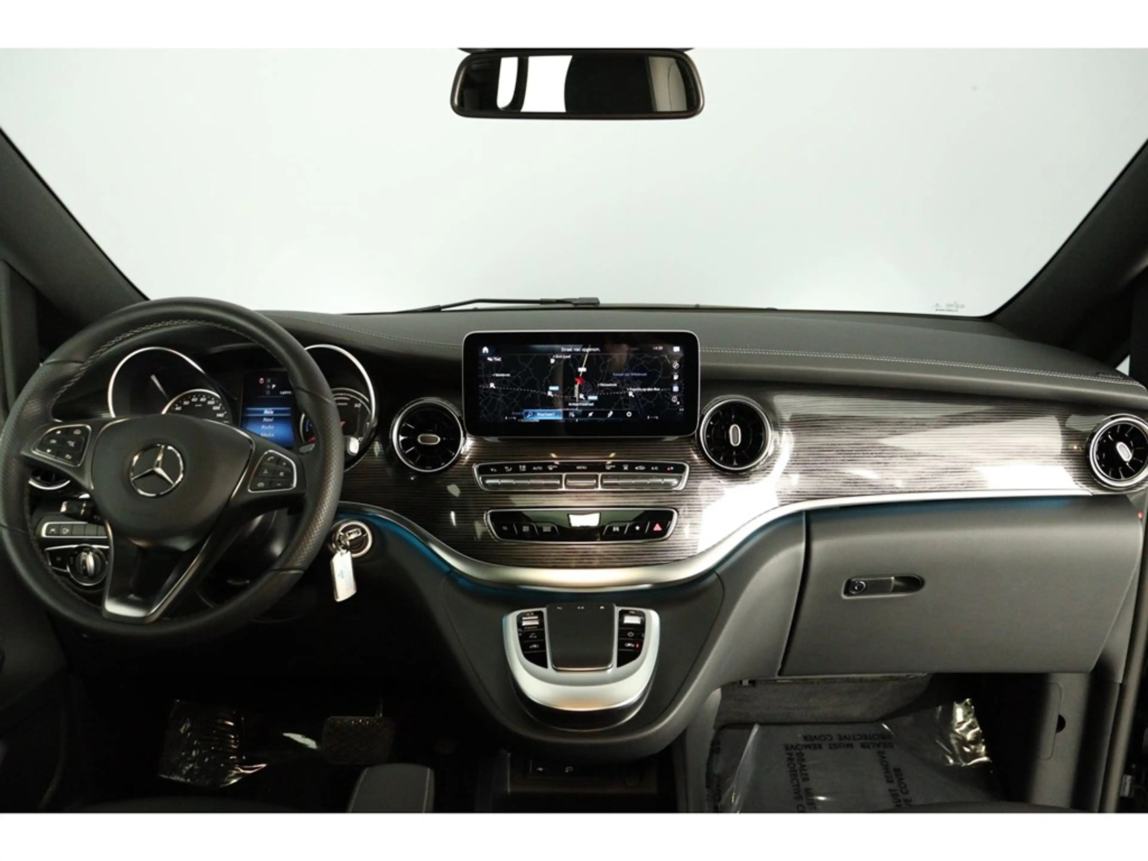 Mercedes-Benz EQV 300 204pk Avantgarde Pack Design — photo 9