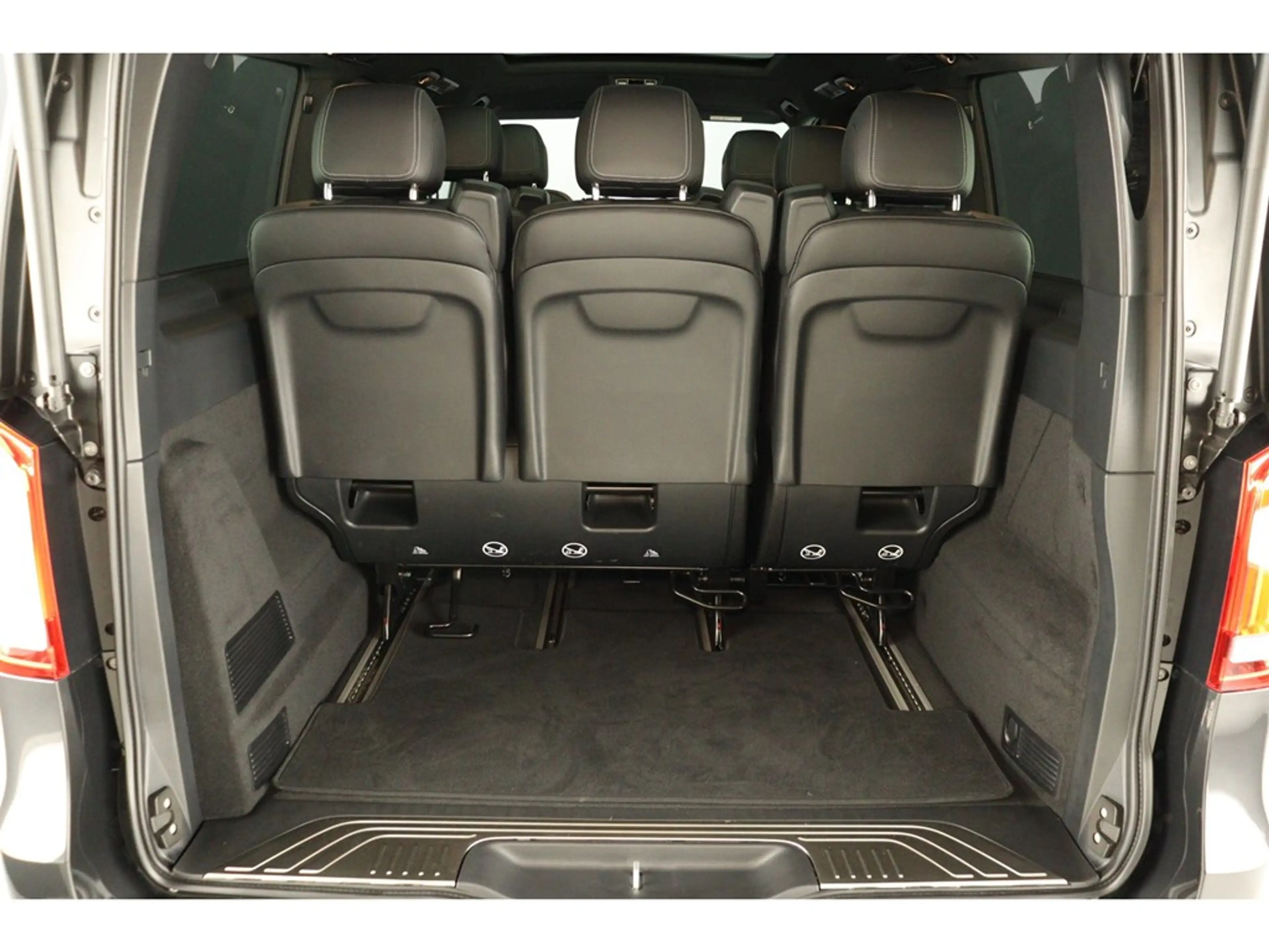 Mercedes-Benz EQV 300 204pk Avantgarde Pack Design — photo 15