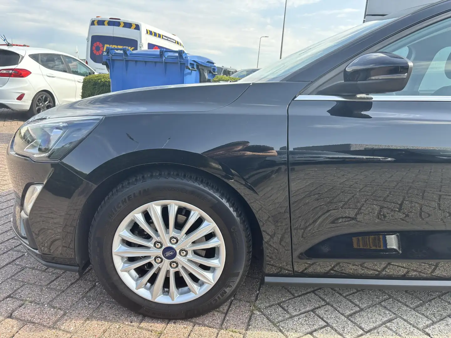 Ford Focus 1.0 EcoBoost Titanium Business Schwarz - 2
