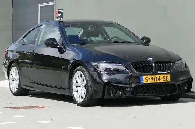 BMW 3 Series view 18