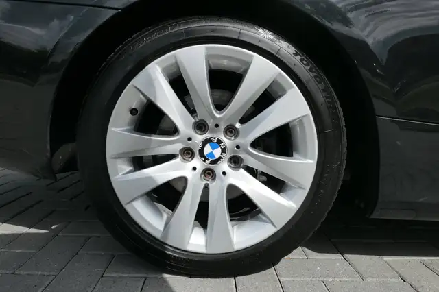 BMW 3 Series view 26