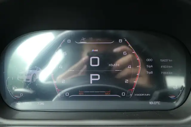BMW 3 Series view 5