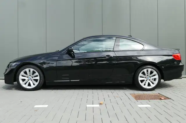 BMW 3 Series view 22