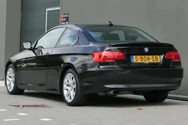 BMW 3 Series view 19