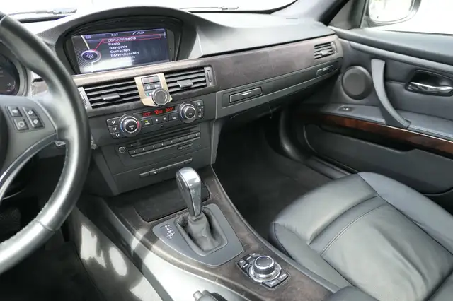 BMW 3 Series view 8