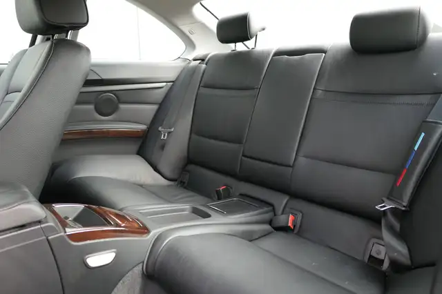 BMW 3 Series view 24