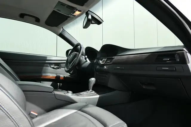 BMW 3 Series view 16