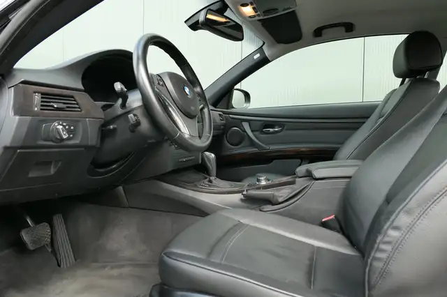 BMW 3 Series view 3