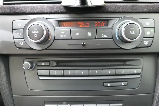 BMW 3 Series view 10