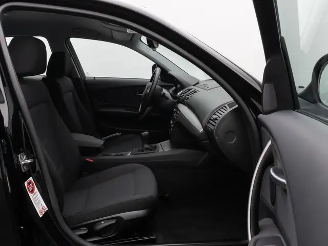 BMW 1 Series view 24
