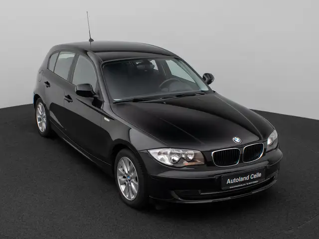 BMW 1 Series view 3