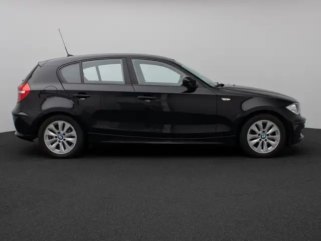 BMW 1 Series view 5