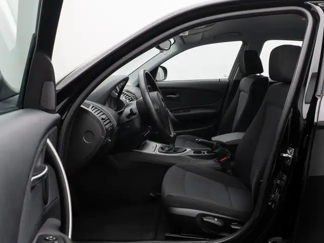 BMW 1 Series view 19