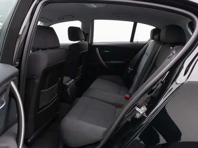BMW 1 Series view 25