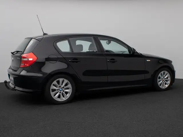 BMW 1 Series view 6