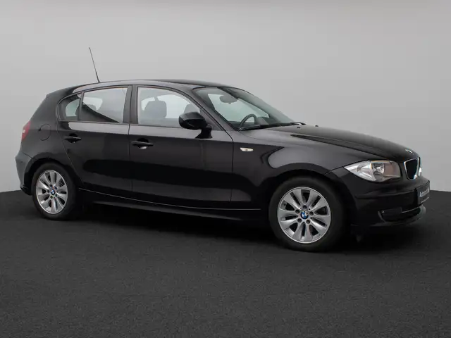 BMW 1 Series view 4