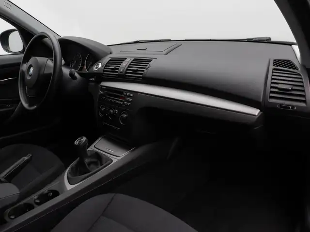 BMW 1 Series view 23