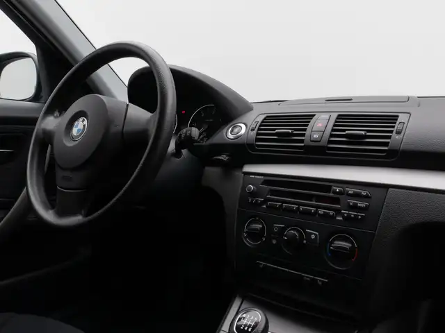 BMW 1 Series view 28